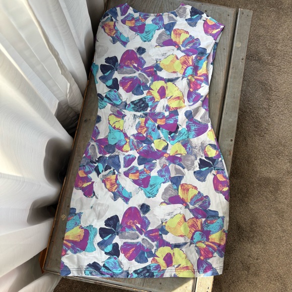 Title Nine sleeveless bright floral print | size medium - Picture 4 of 5